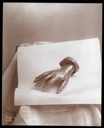 Bronzeguss der rechten Hand von Arthur Rubinstein, 1906